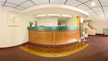 Days Inn By Wyndham Tiffin Bagian luar foto